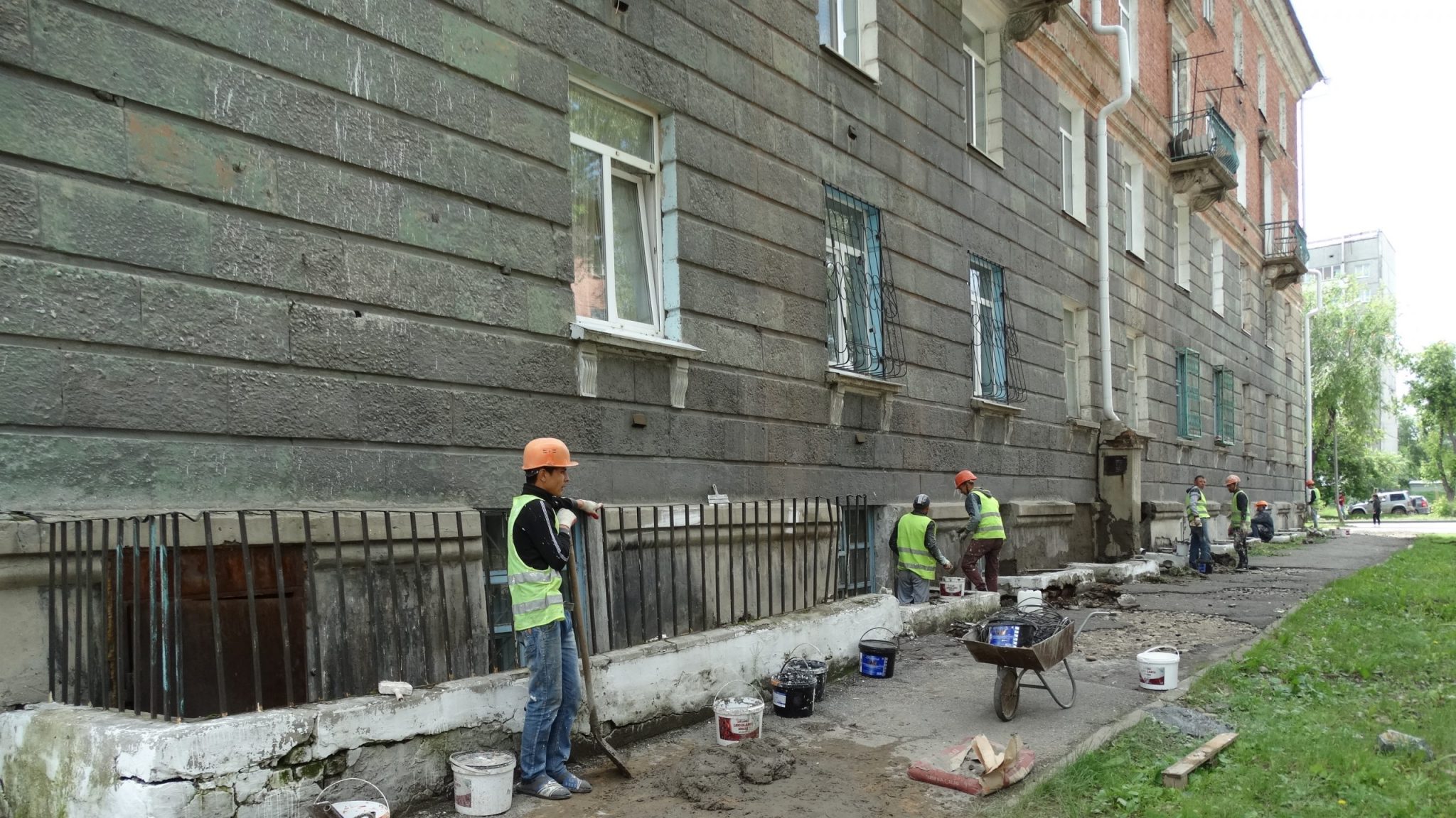 Муниципальное жилье. Многоквартирные дома старые фонд. Незаконно возведенные жилые многоквартирные дома в Иркутске.